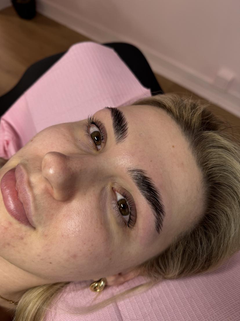 Client brow lamination and lash lift